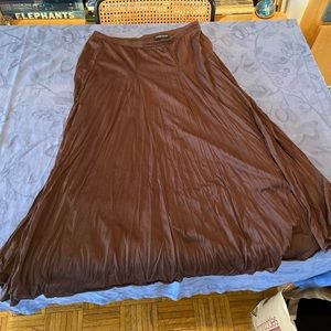 Larry Levine Brown Elastic Waist Maxi Skirt
